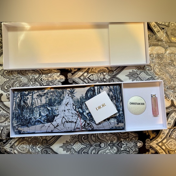 Dior Exclusive Platinum Welcome Gift 2024. Around the world motif, new in box. - Picture 5 of 7
